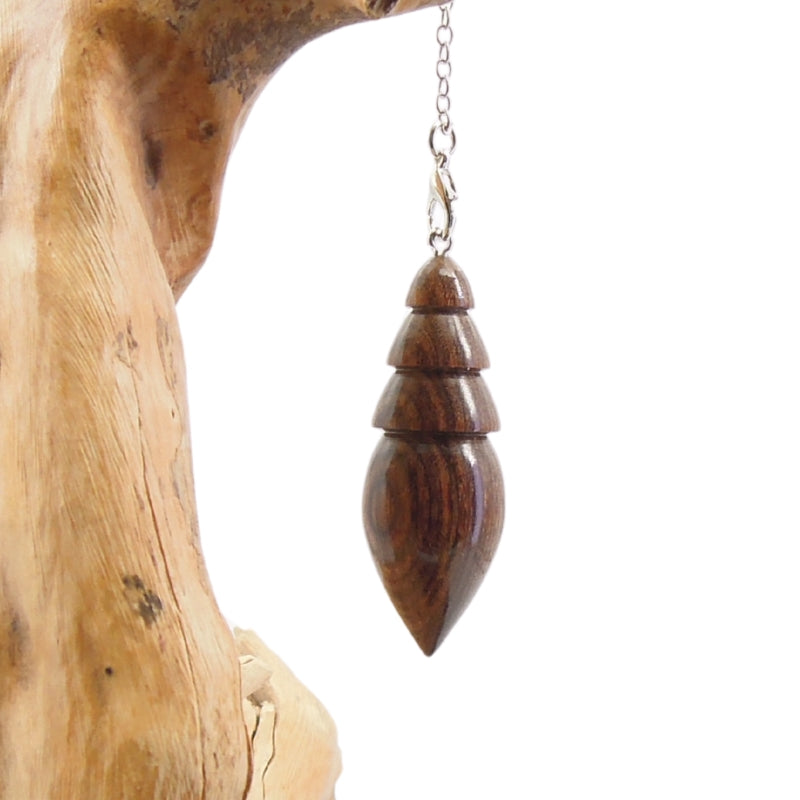 Pendule artisanal divinatoire en galalithe imitation bois avec chainette