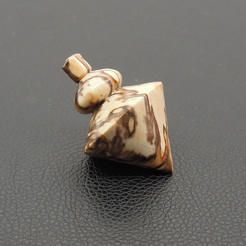 Pendule artisanal divinatoire boule en charme échauffé avec oeilleton. (Copie)