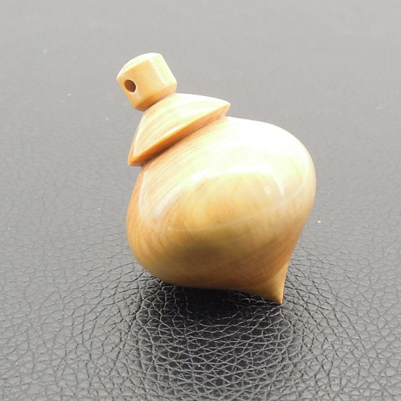 Pendule artisanal de radiesthésie en buis avec oeilleton.