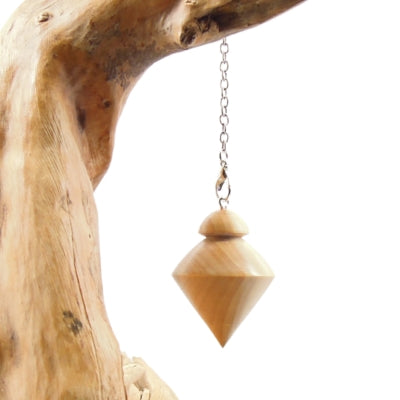 Pendule artisanal de radiesthésie en buis avec chainette.