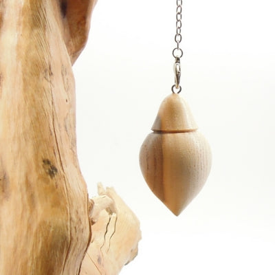 Pendule artisanal de radiesthésie en nerprun avec chainette.