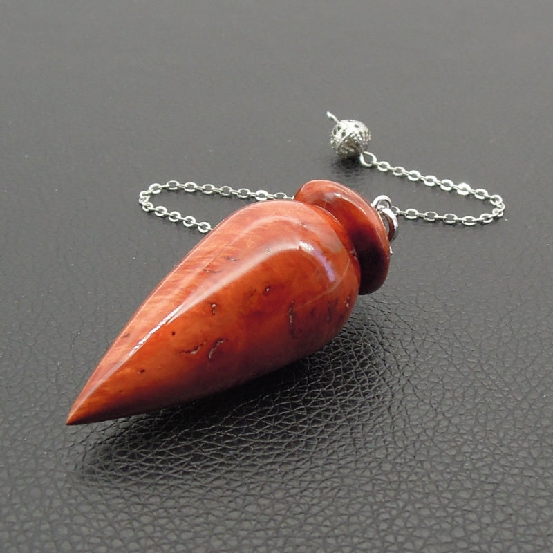 Pendule artisanal de radiesthésie en racine de bruyère avec chainette.