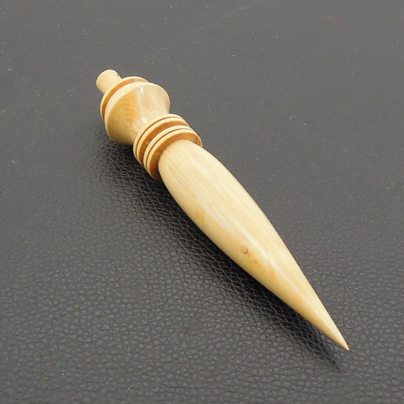 Pendule artisanal de radiesthésie en buis avec oeilleton.