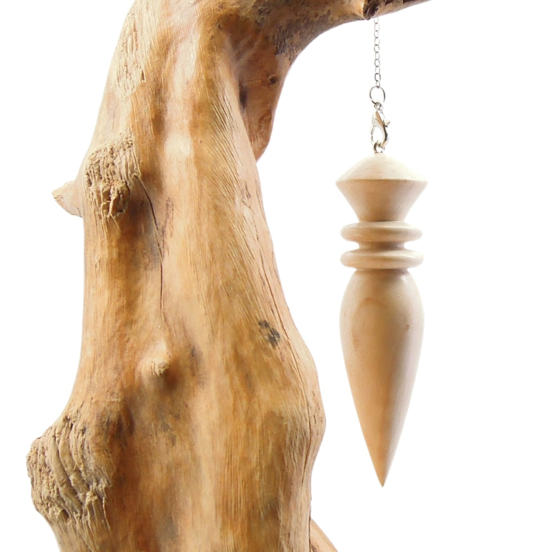 Pendule artisanal de radiesthésie en érable ondé avec chainette.