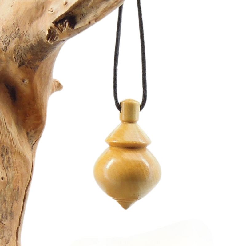 Pendule artisanal de radiesthésie en buis avec oeilleton.
