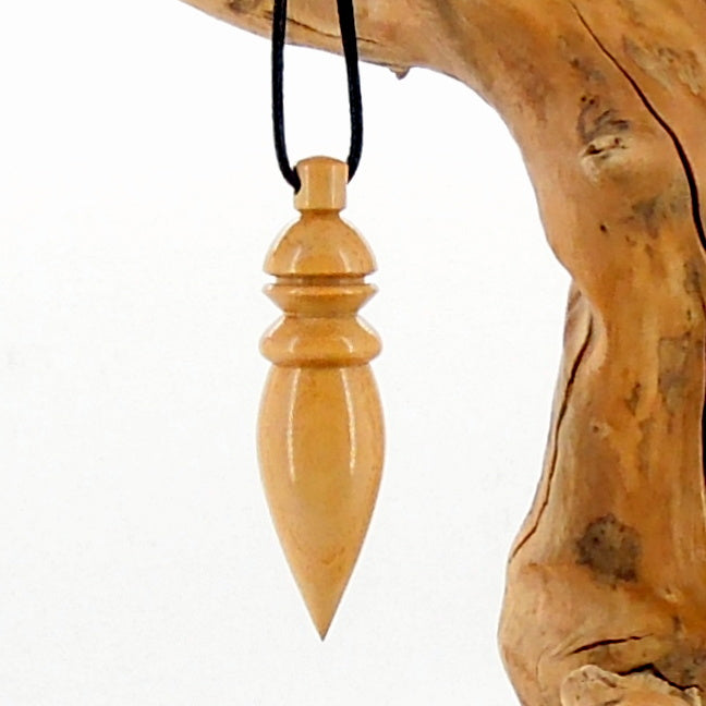 Pendule artisanal de radiesthésie en bois de rose avec oeilleton.