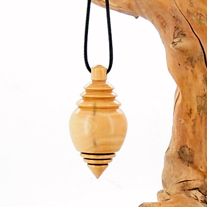 Pendule artisanal de radiesthésie en buis avec oeilleton.