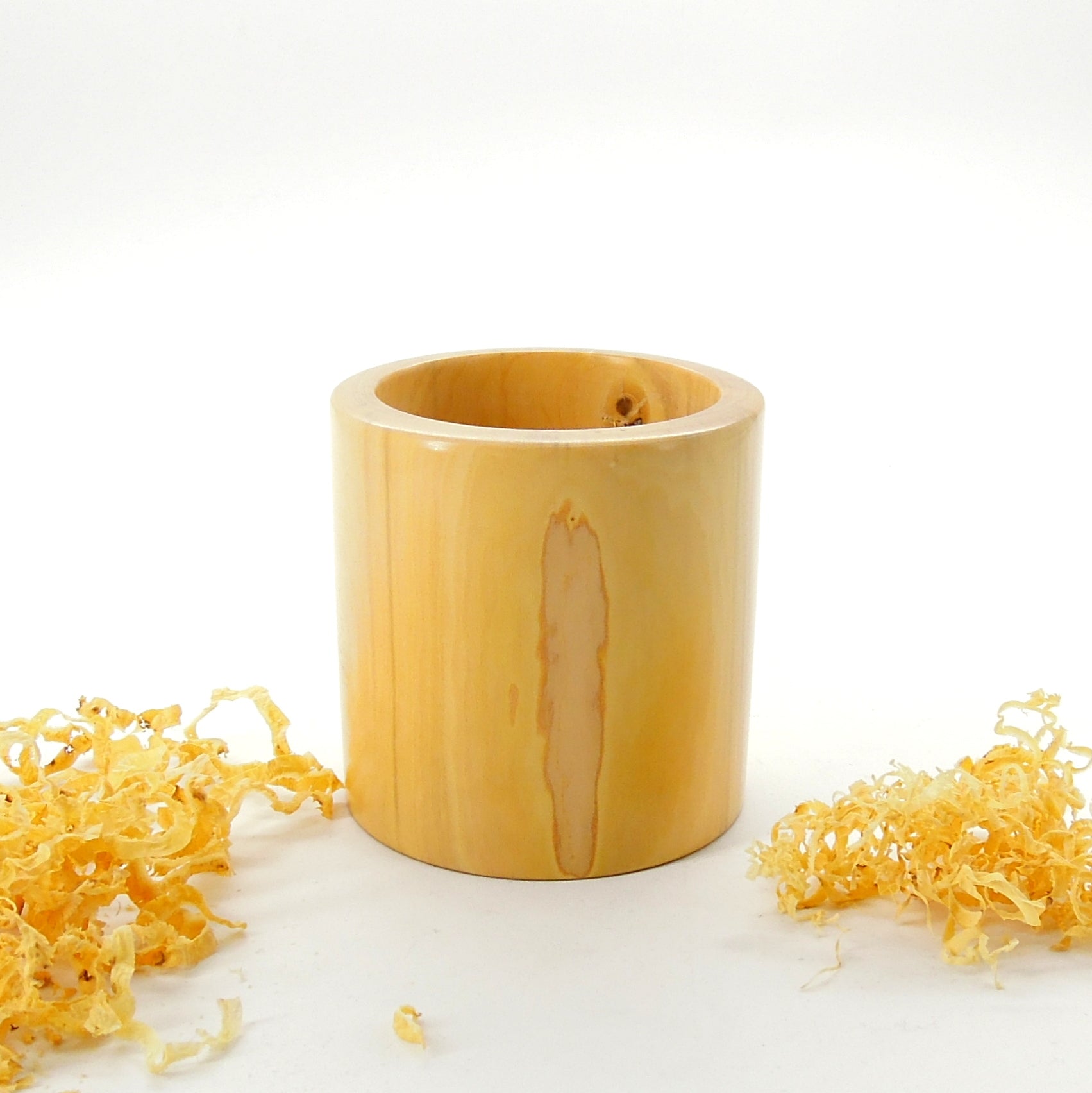 Pot à crayons en bois de buis.