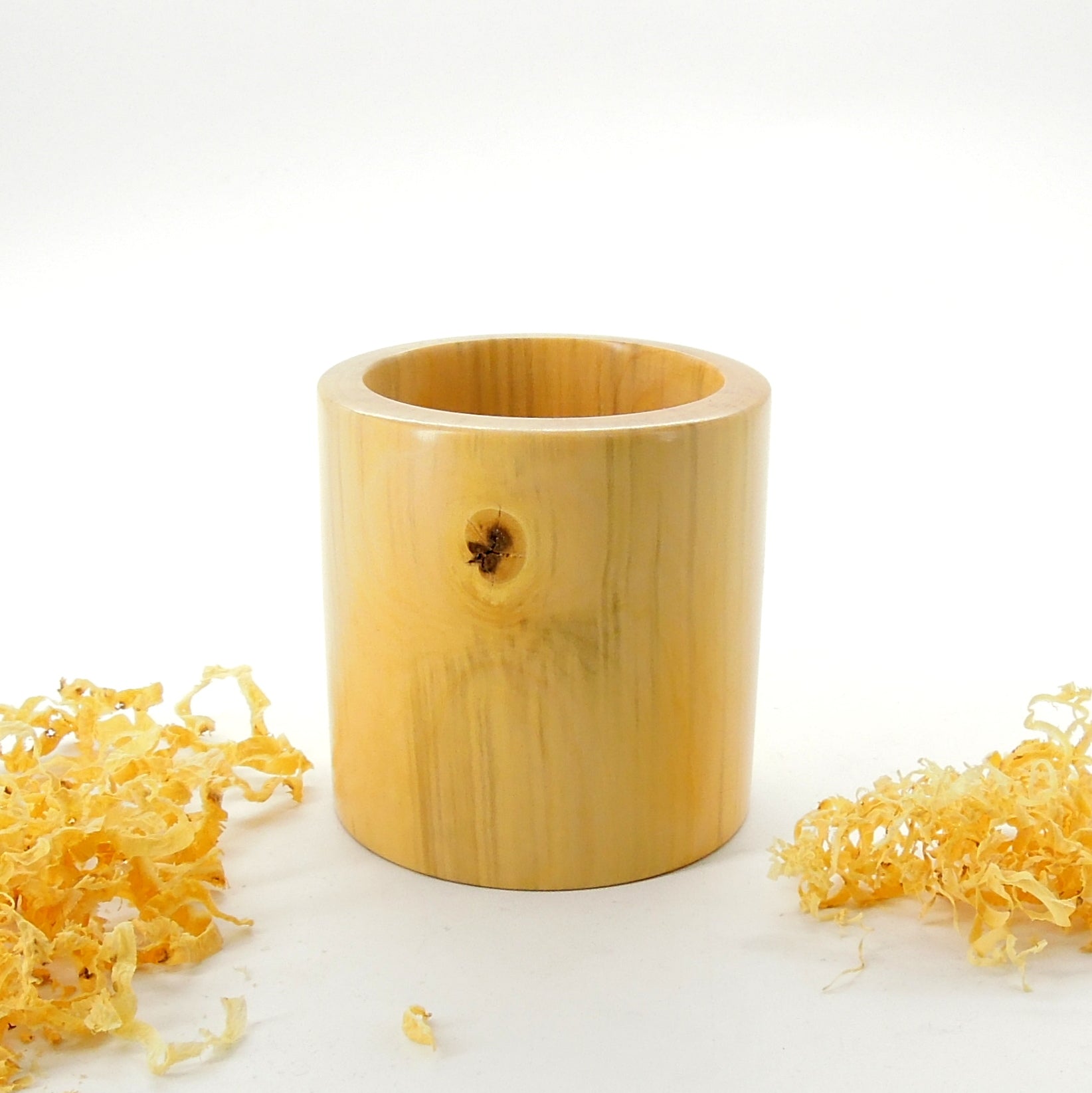 Pot à crayons en bois de buis.