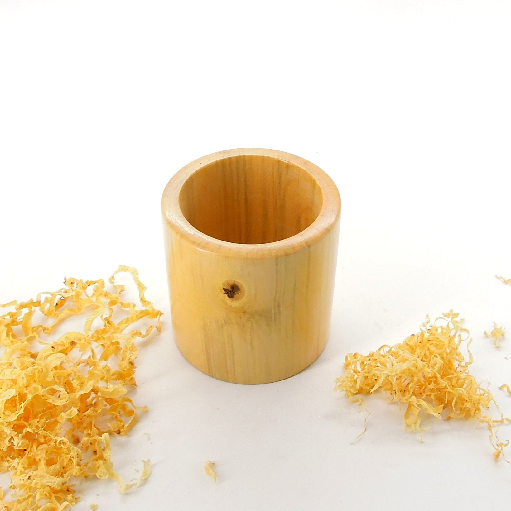 Pot à crayons en bois de buis.