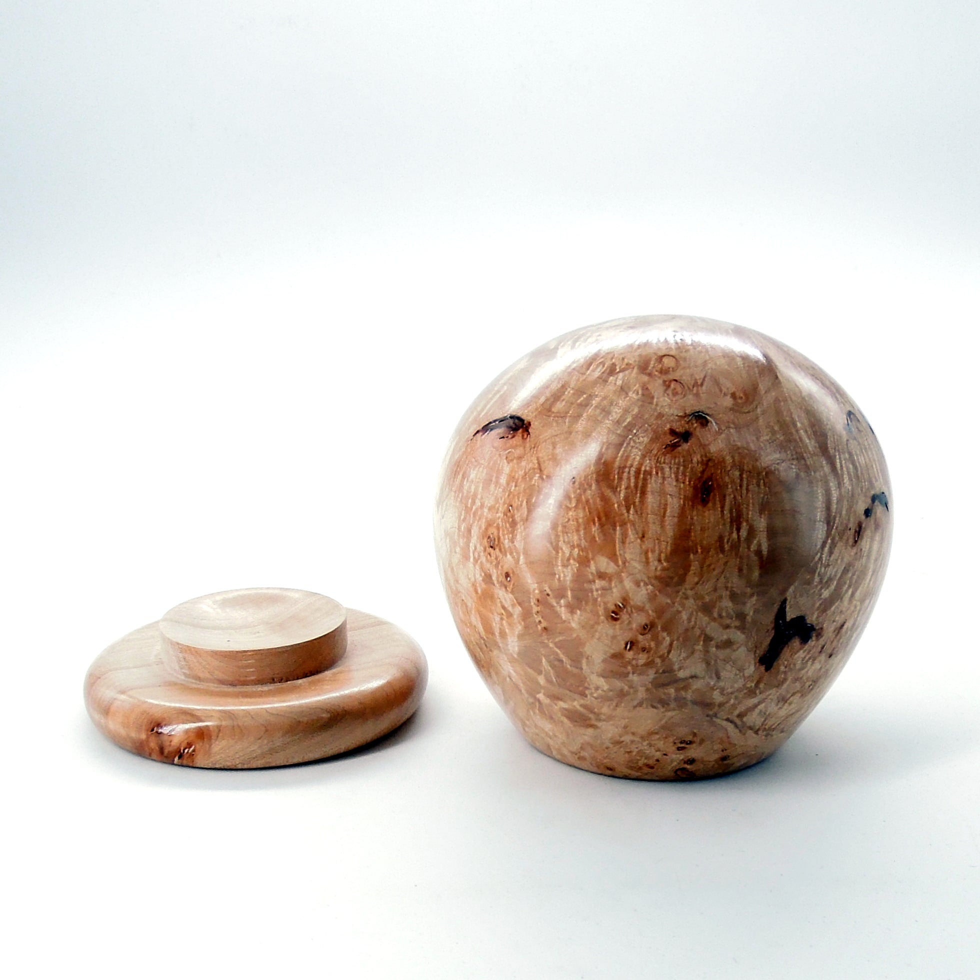boite ou urne en bois de loupe d'érable