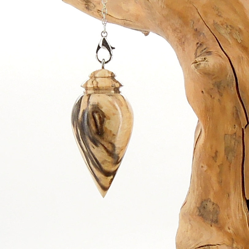Pendule artisanal divinatoire lesté en charme échauffé