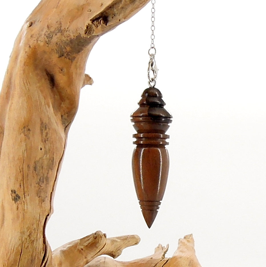 Pendule radiesthésie en ébène de Macassar.