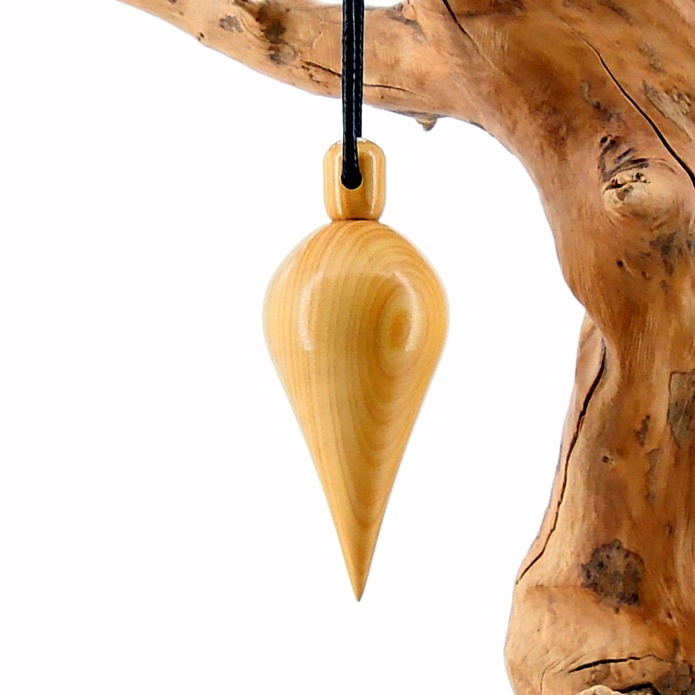 Pendule divinatoire artisanal en buis avec oeilleton