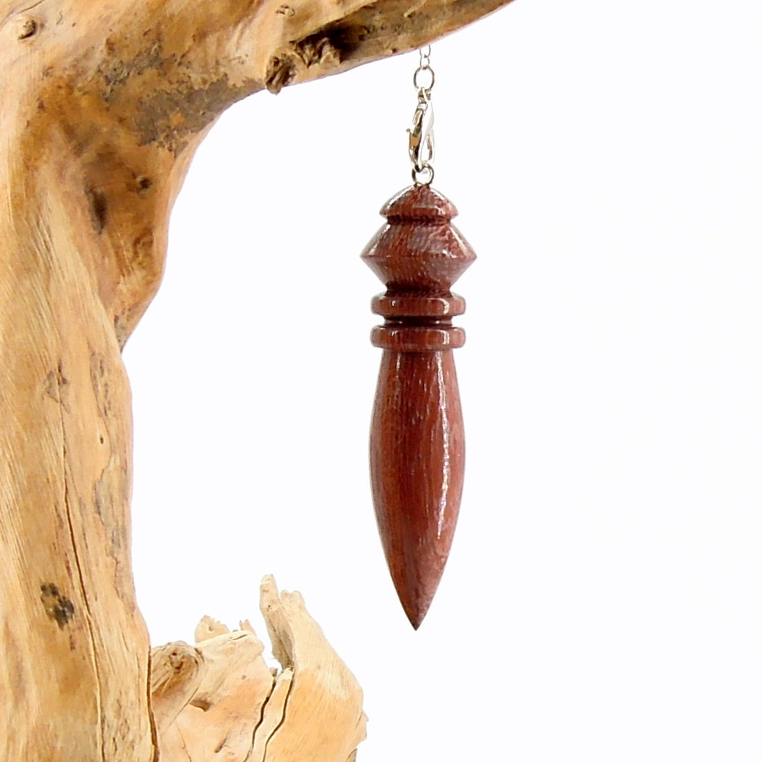 Pendule divinatoire artisanal en amarante.