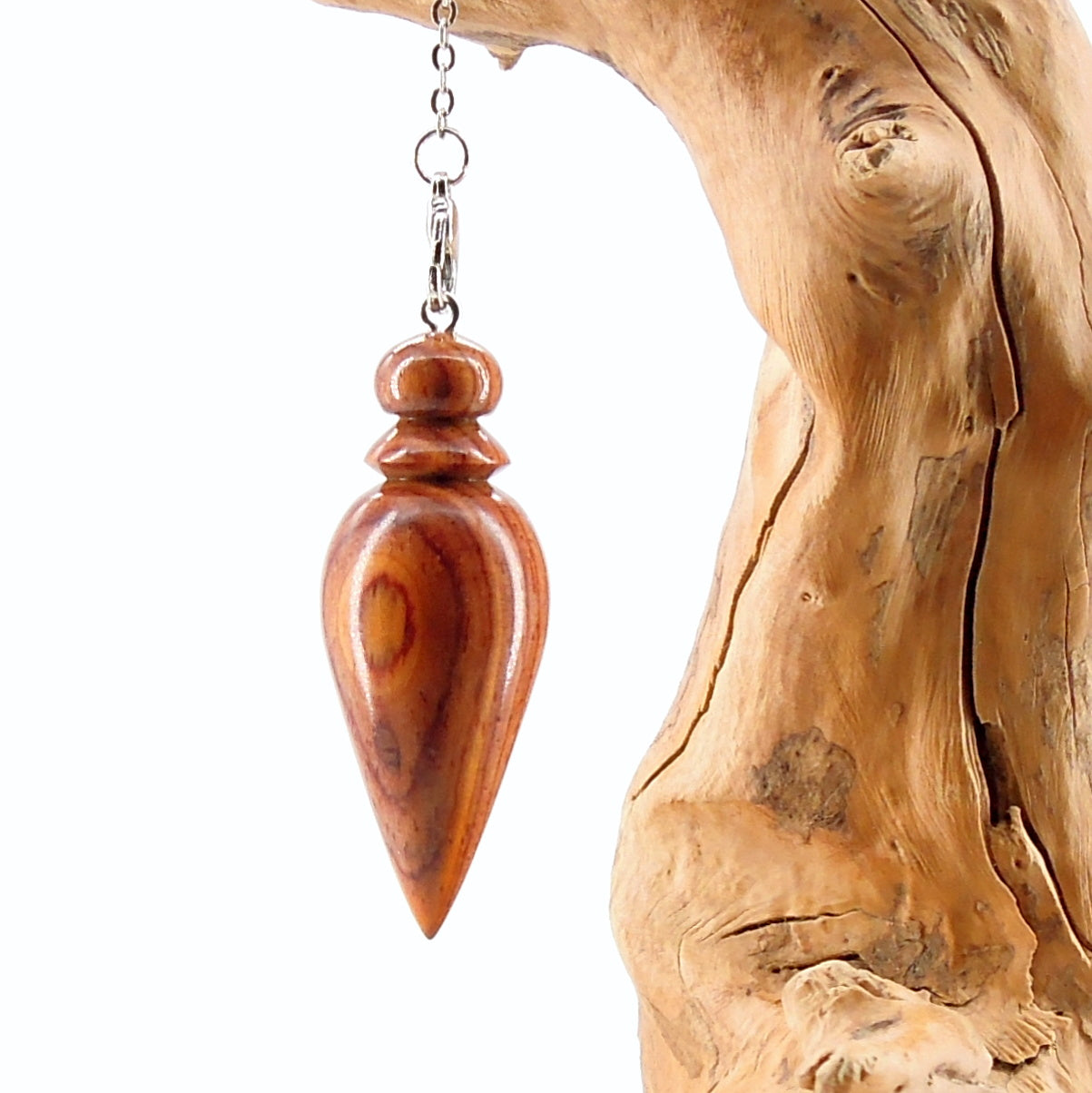 Pendule artisanal de radiesthésie en cocobolo avec chainette.