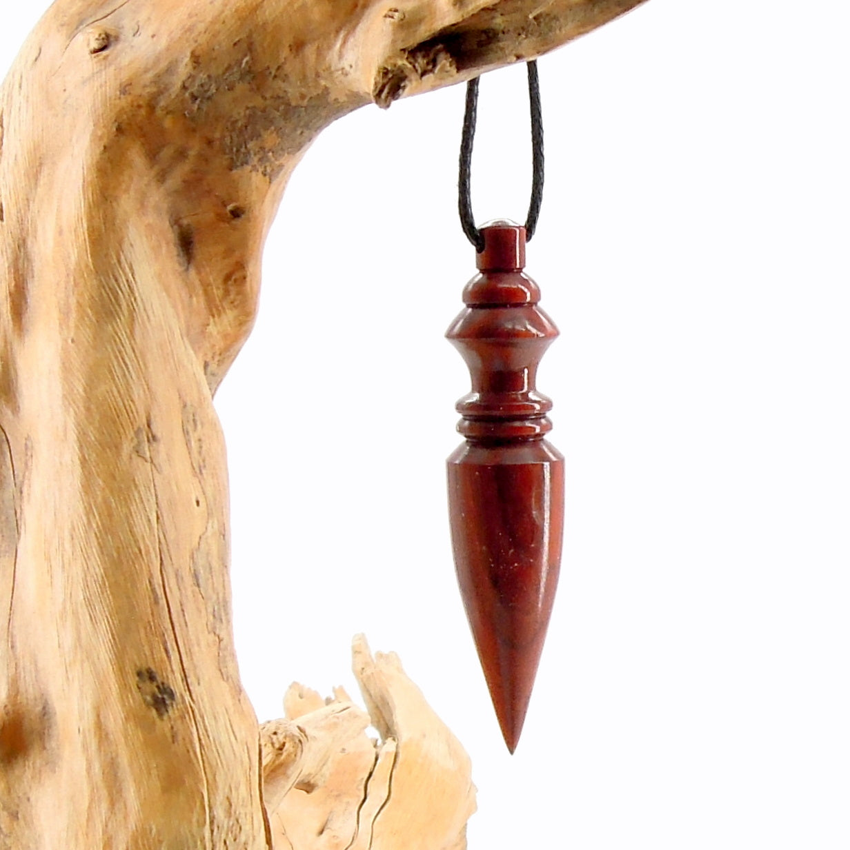 Pendule artisanal de radiesthésie en cocobolo avec oeilleton.