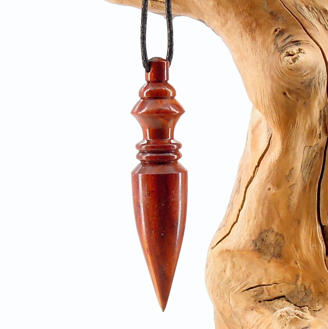 Pendule artisanal de radiesthésie en cocobolo avec oeilleton.