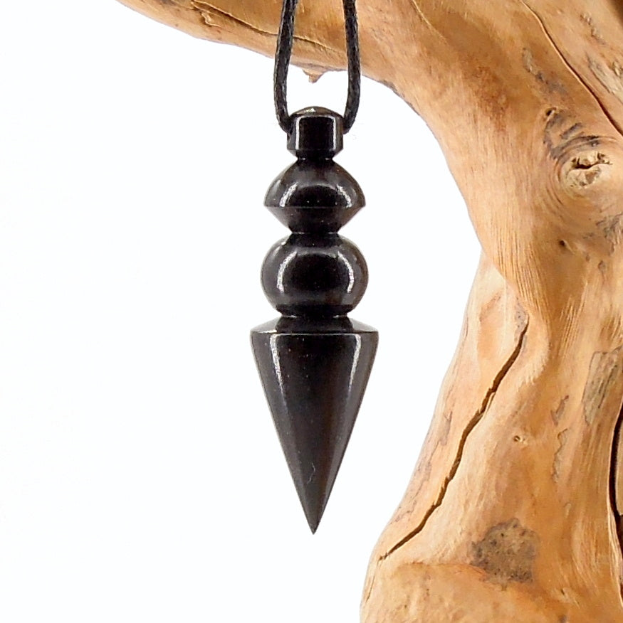 Pendule artisanal de radiesthésie en ébène avec oeilleton.
