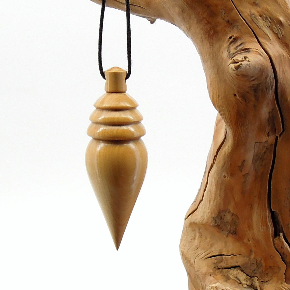 Pendule de radiesthésie artisanal en buis avec oeilleton