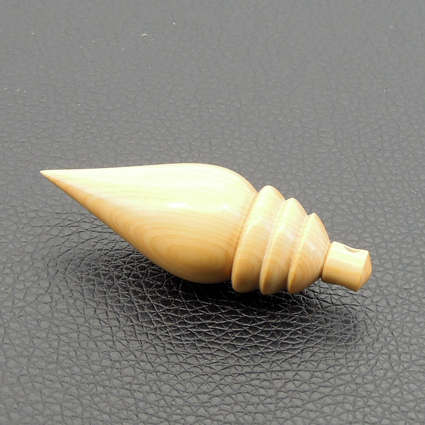 Pendule de radiesthésie artisanal en buis avec oeilleton