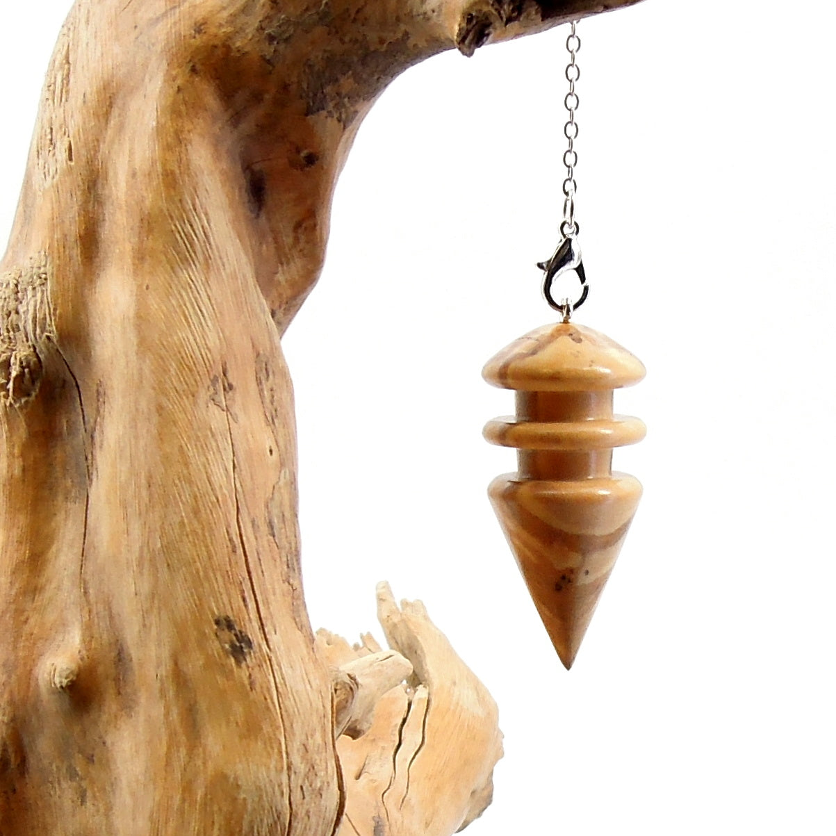 Pendule artisanal divinatoire en olivier avec chainette..