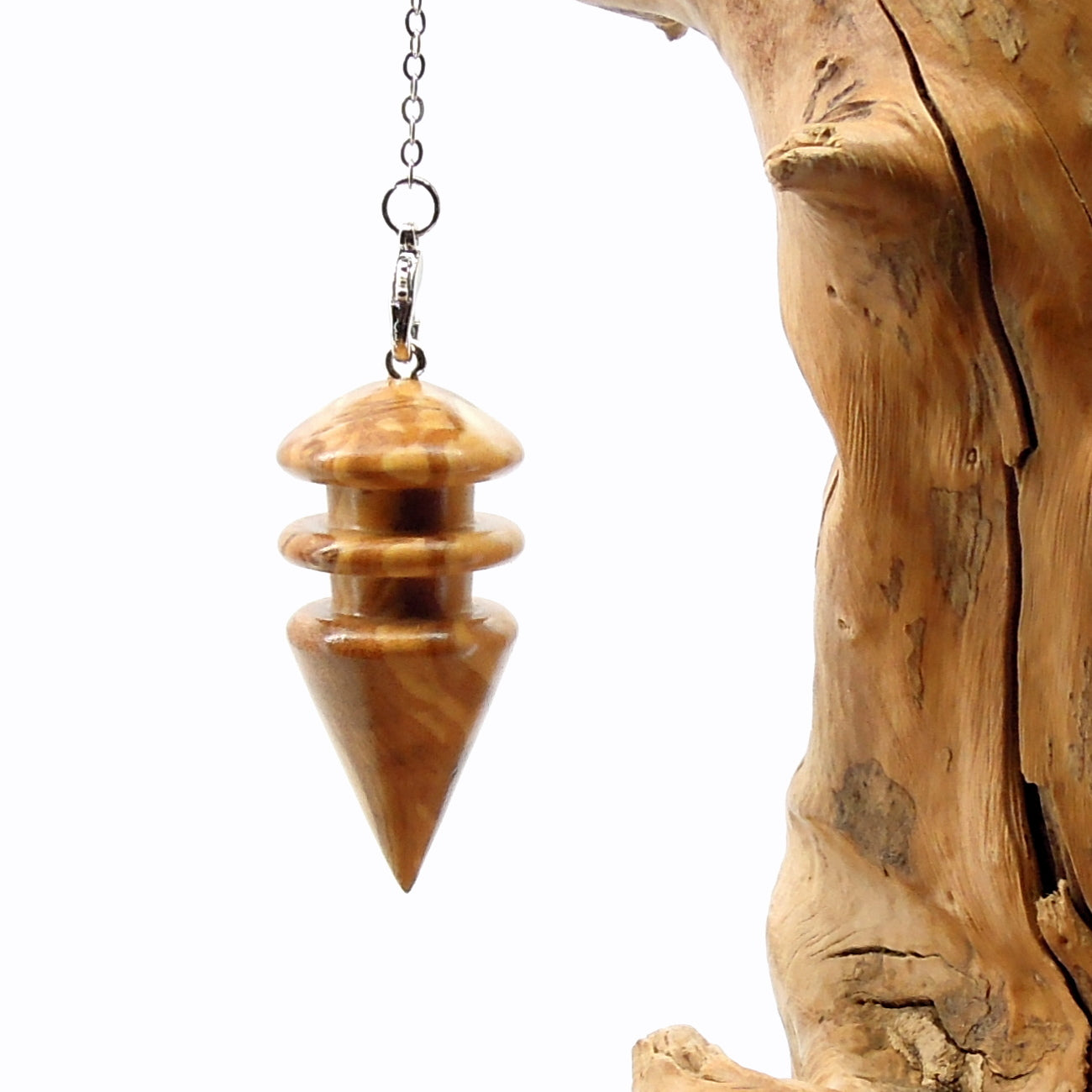Pendule artisanal divinatoire en olivier avec chainette..