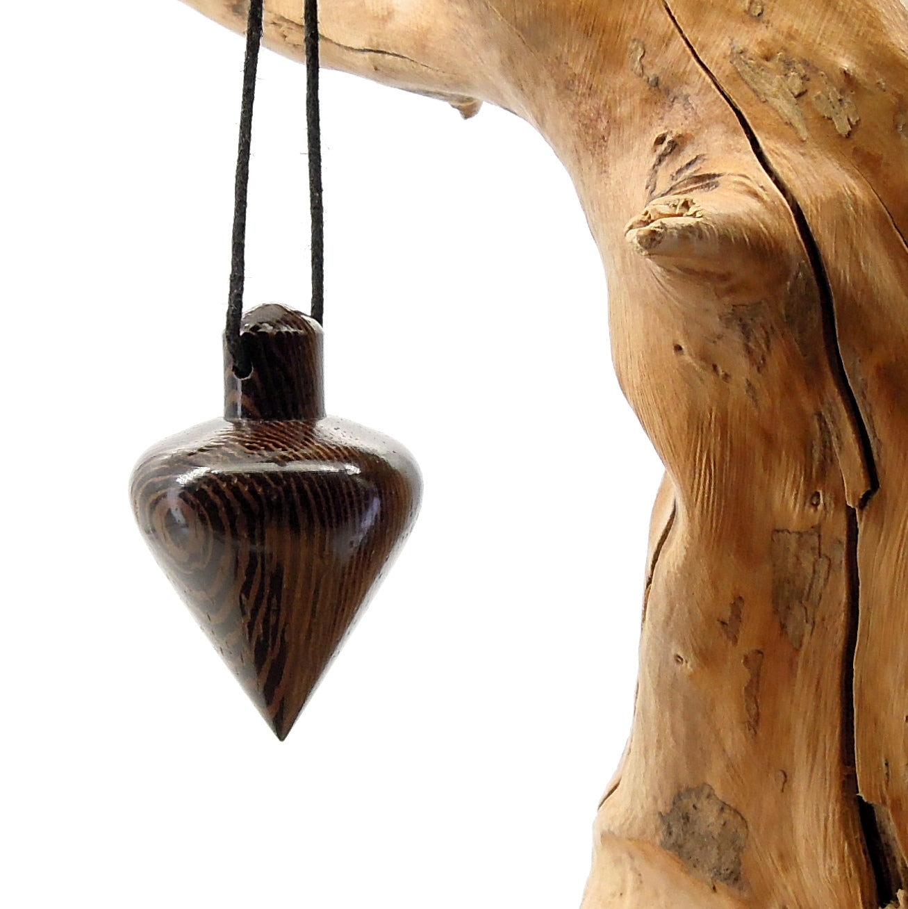 Pendule artisanal de radiesthésie en wenge avec oeilleton.