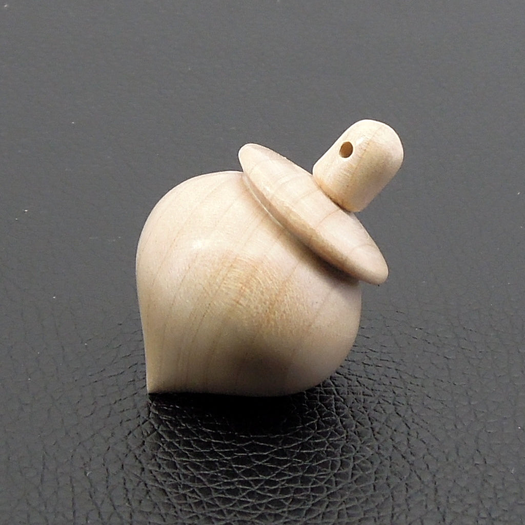 Pendule artisanal de radiesthésie en érable ondé avec oeilleton.