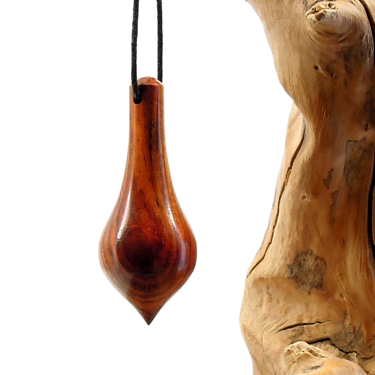 Pendule artisanal divinatoire en cocobolo avec oeilleton