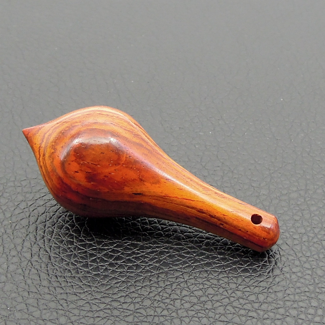 Pendule artisanal divinatoire en cocobolo avec oeilleton