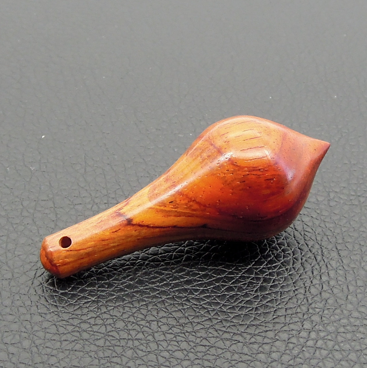 Pendule artisanal divinatoire en cocobolo avec oeilleton