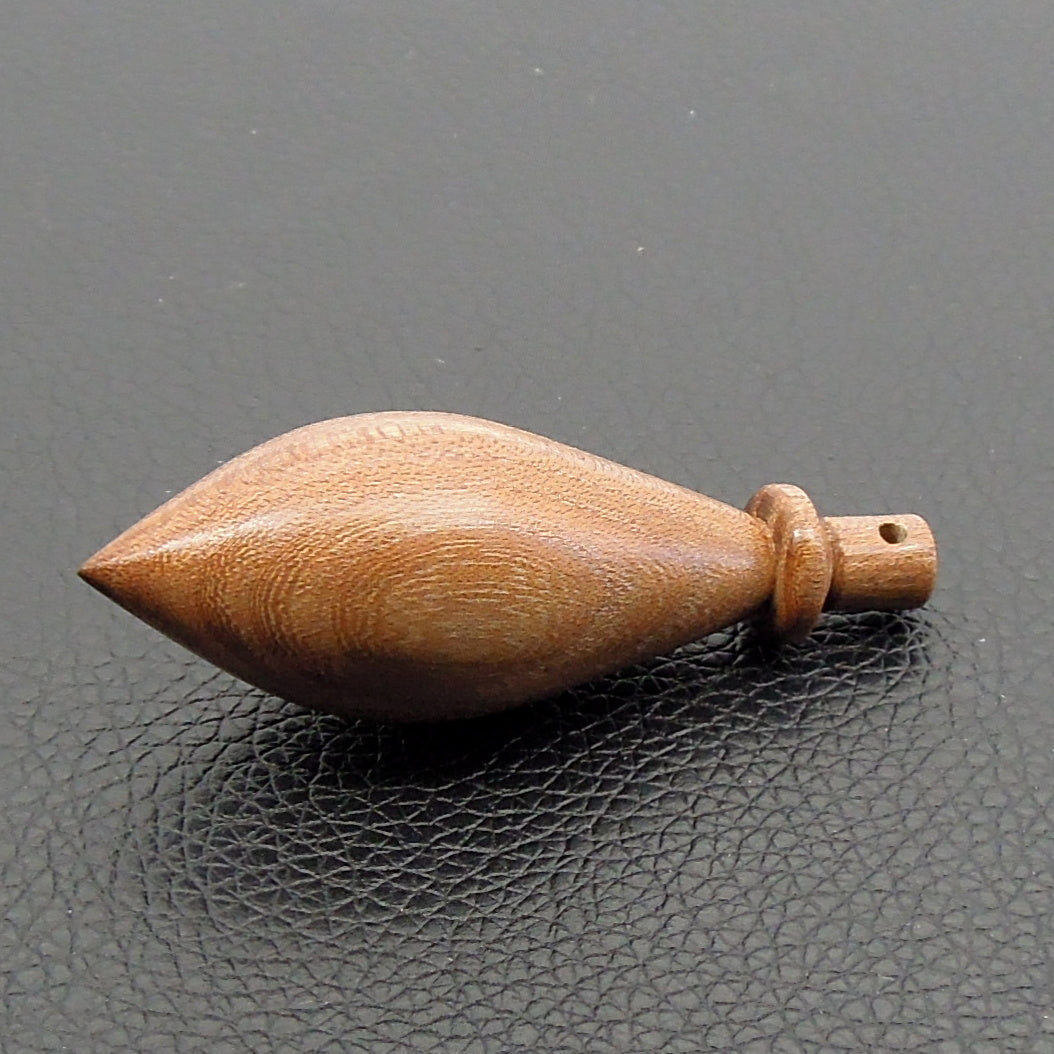 Pendule artisanal de radiesthésie en nerprun avec oeilleton.