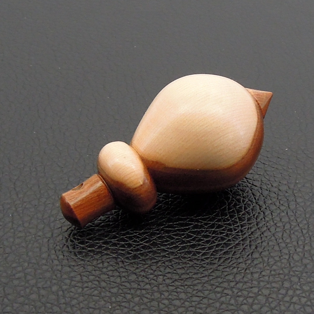 Pendule artisanal divinatoire en cornouiller avec oeilleton