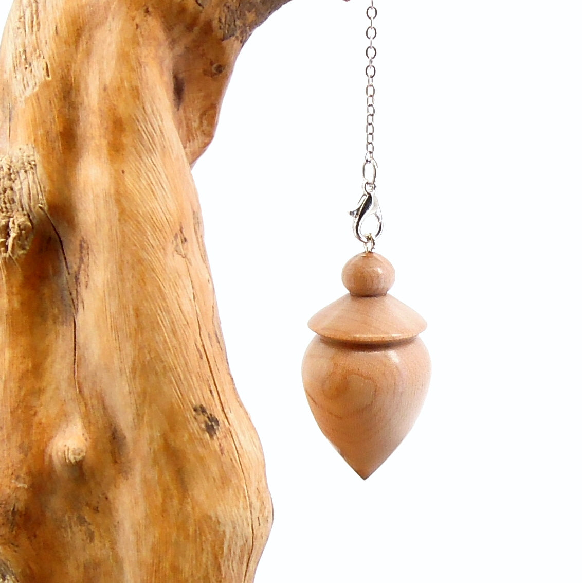 Pendule artisanal divinatoire en cornouiller avec chainette