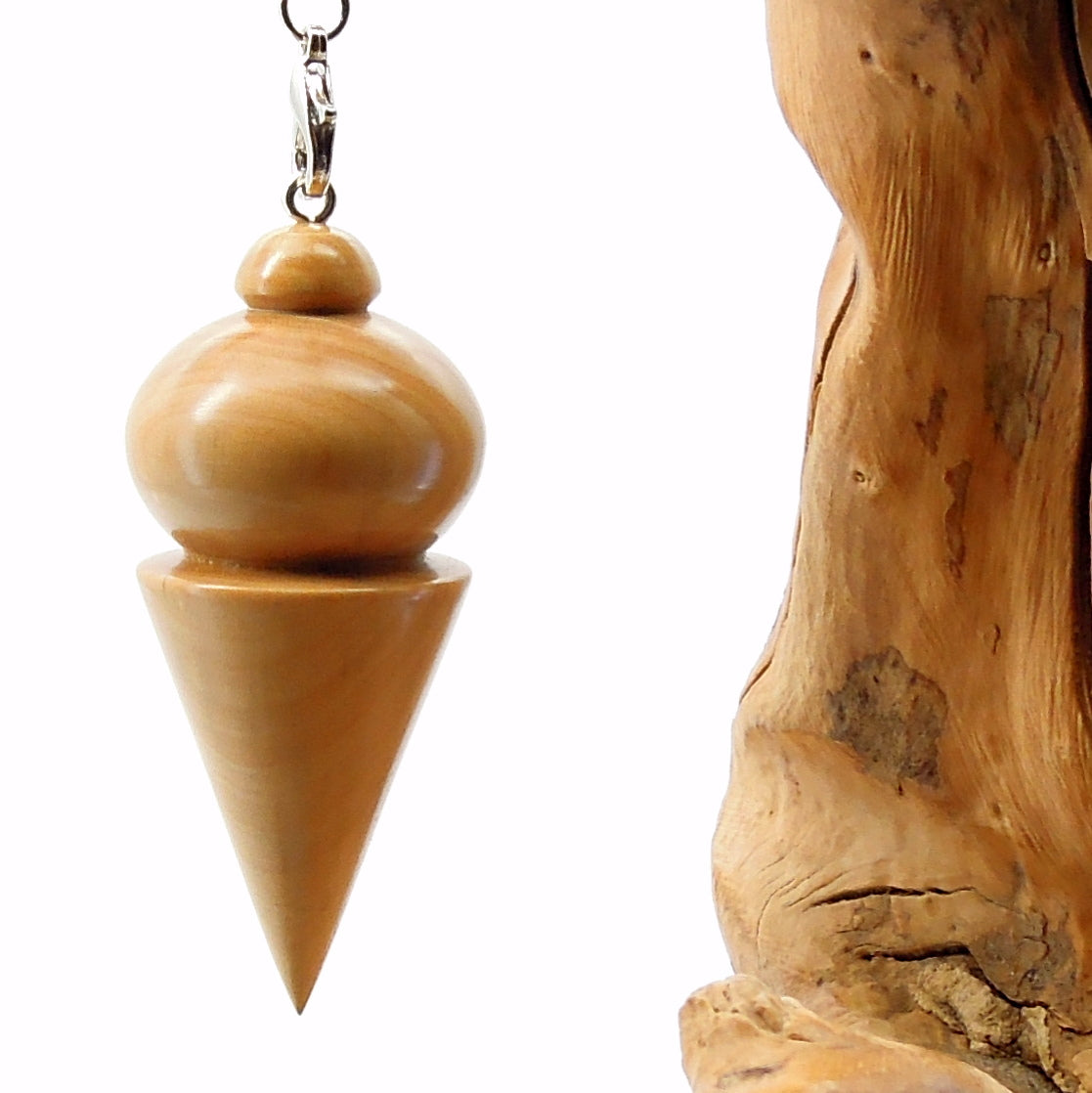 Pendule artisanal de radiesthésie en buis avec chainette..