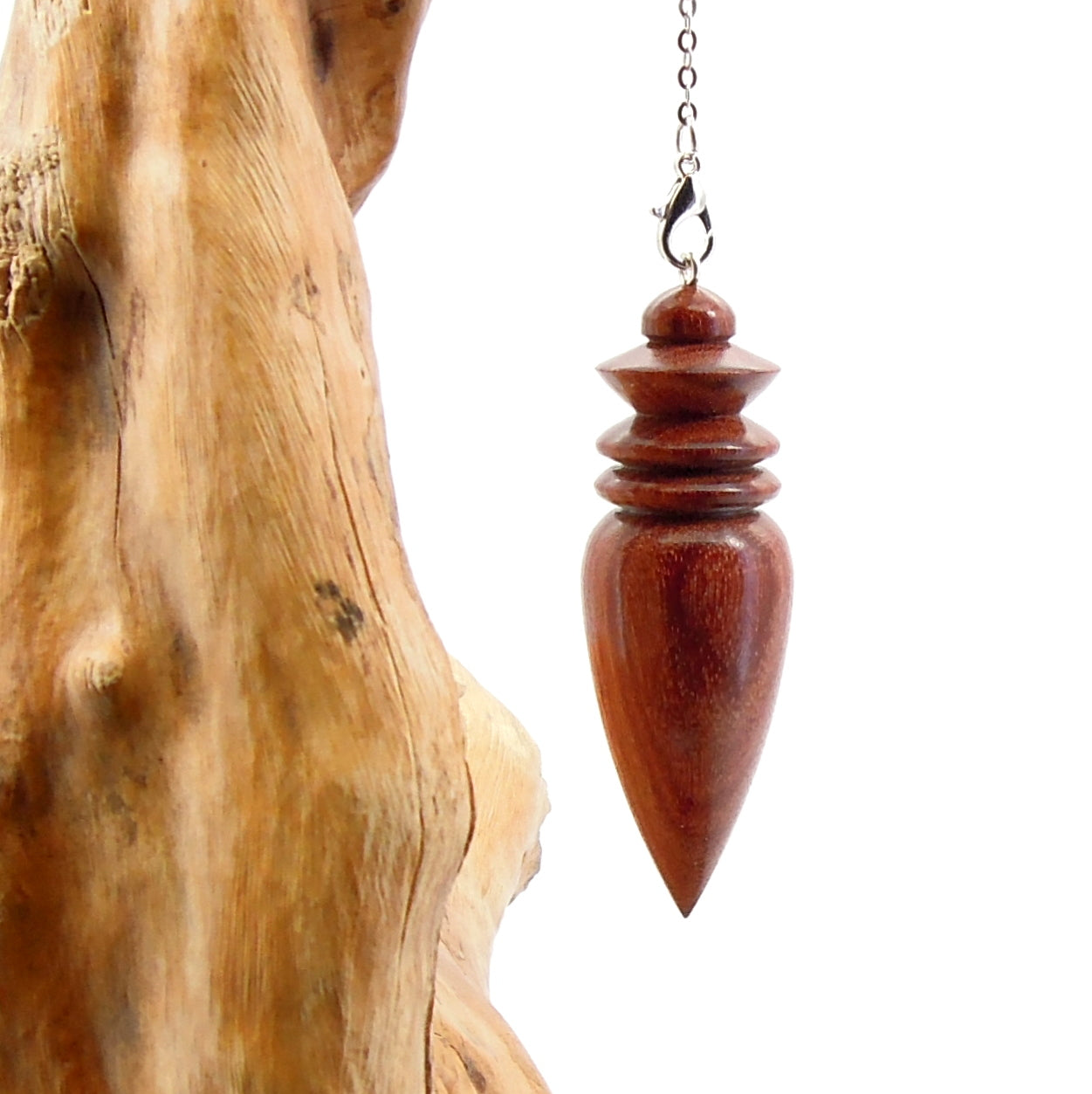 Pendule de radiesthésie artisanal en bois exotique avec chainette