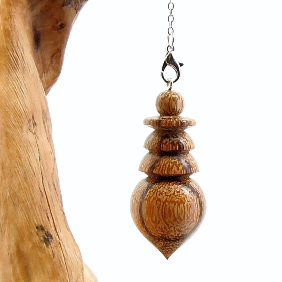 Pendule de radiesthésie artisanal en bois exotique avec chainette