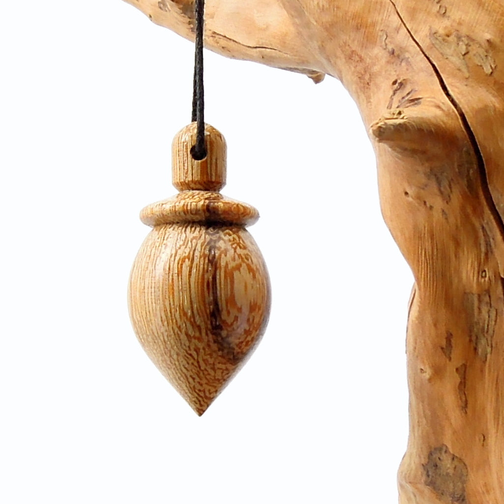 Pendule de radiesthésie artisanal en bois exotique avec oeilleton
