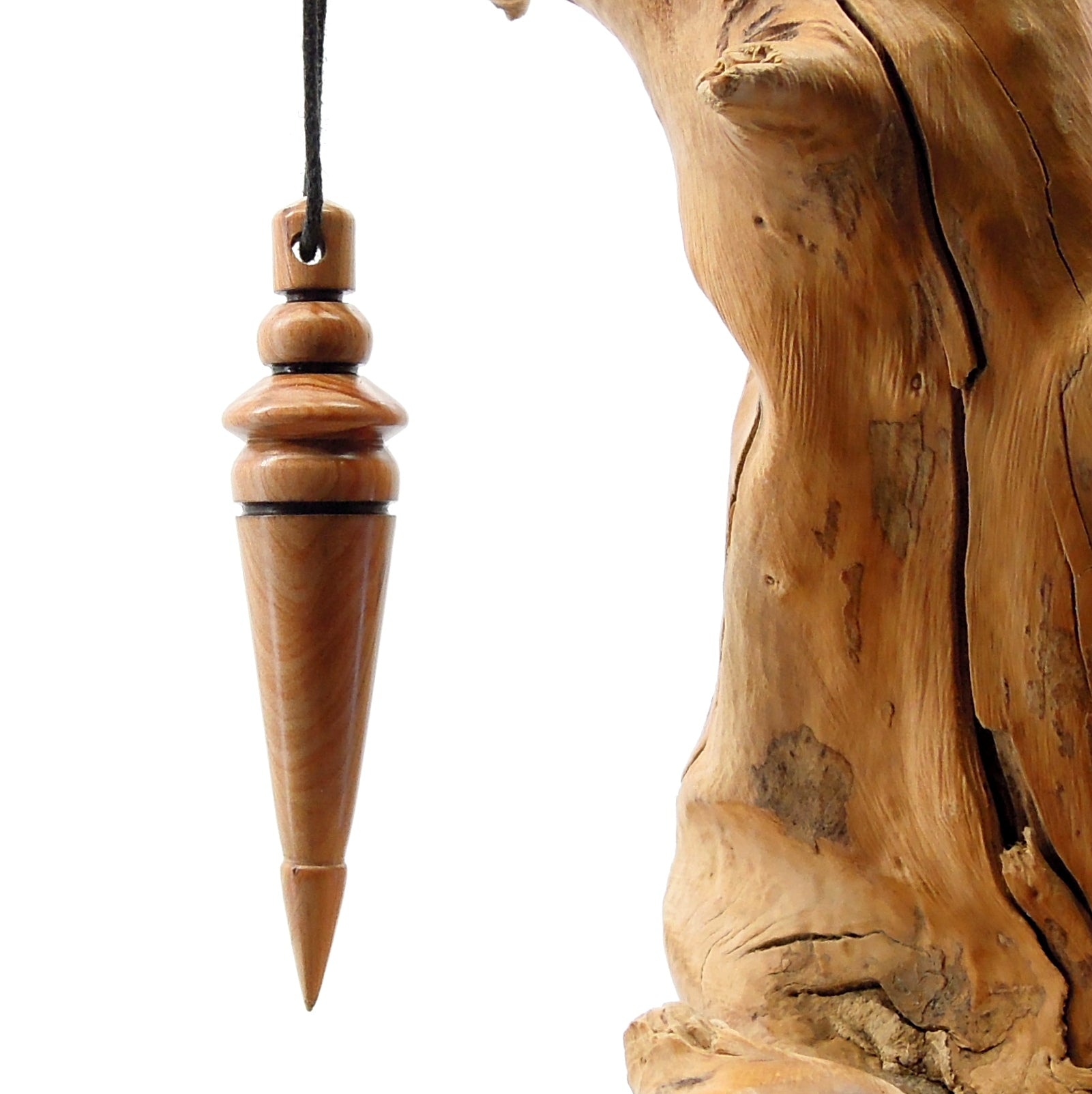 Pendule artisanal divinatoire en cade avec oeilleton