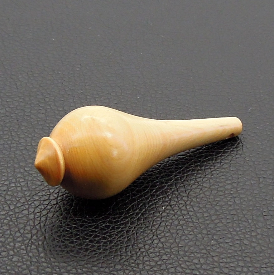 Pendule de radiesthésie artisanal en buis avec oeilleton.