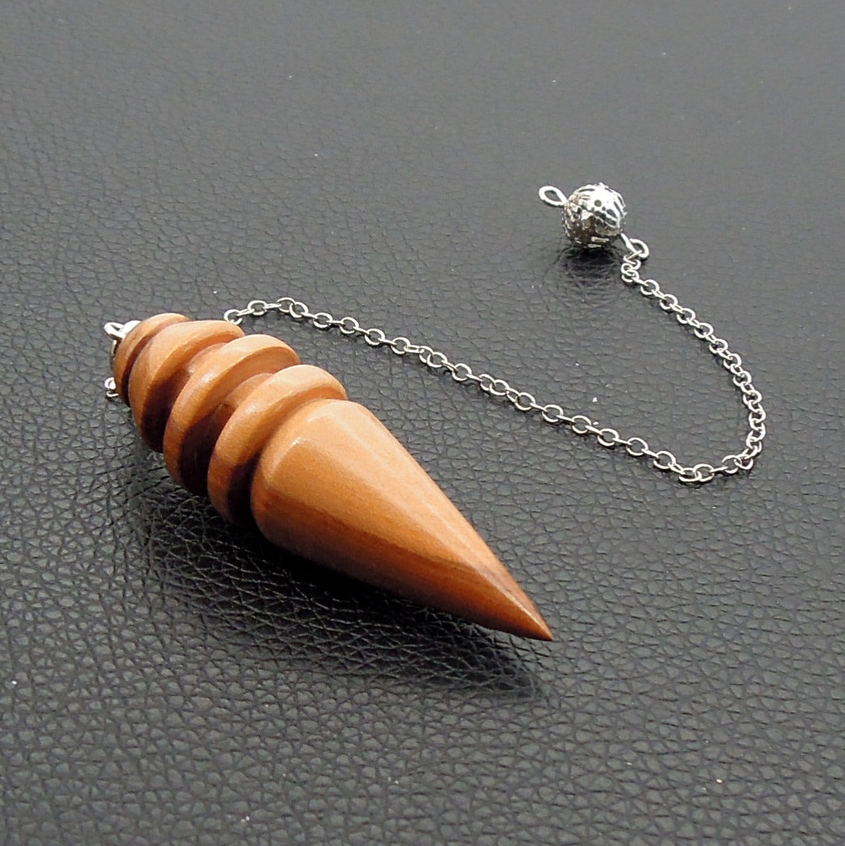 Pendule en bois de cerisier