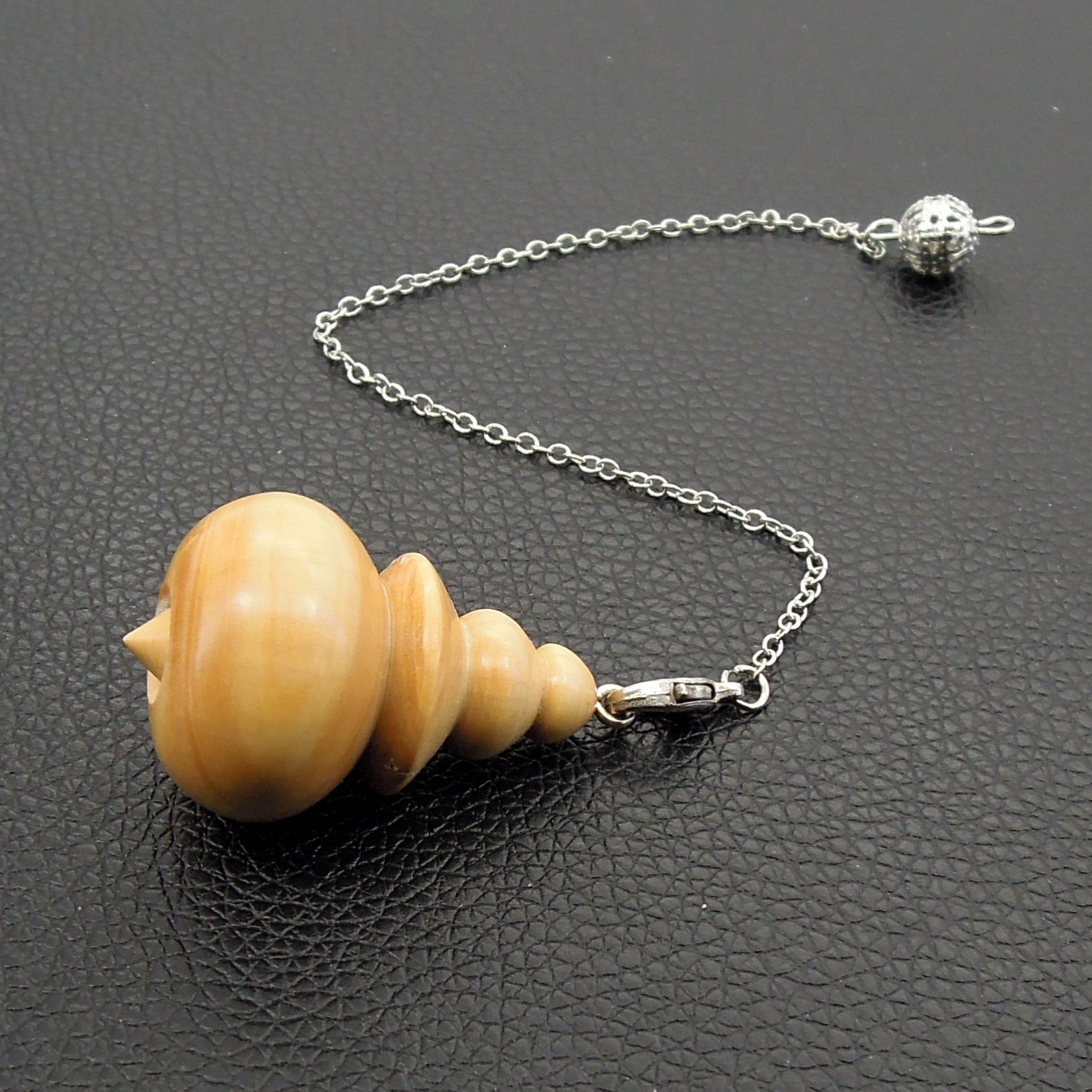 Pendule divinatoire artisanal tourné en buis