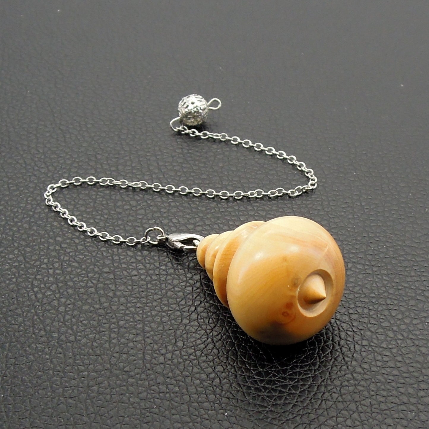 Pendule divinatoire artisanal tourné en buis