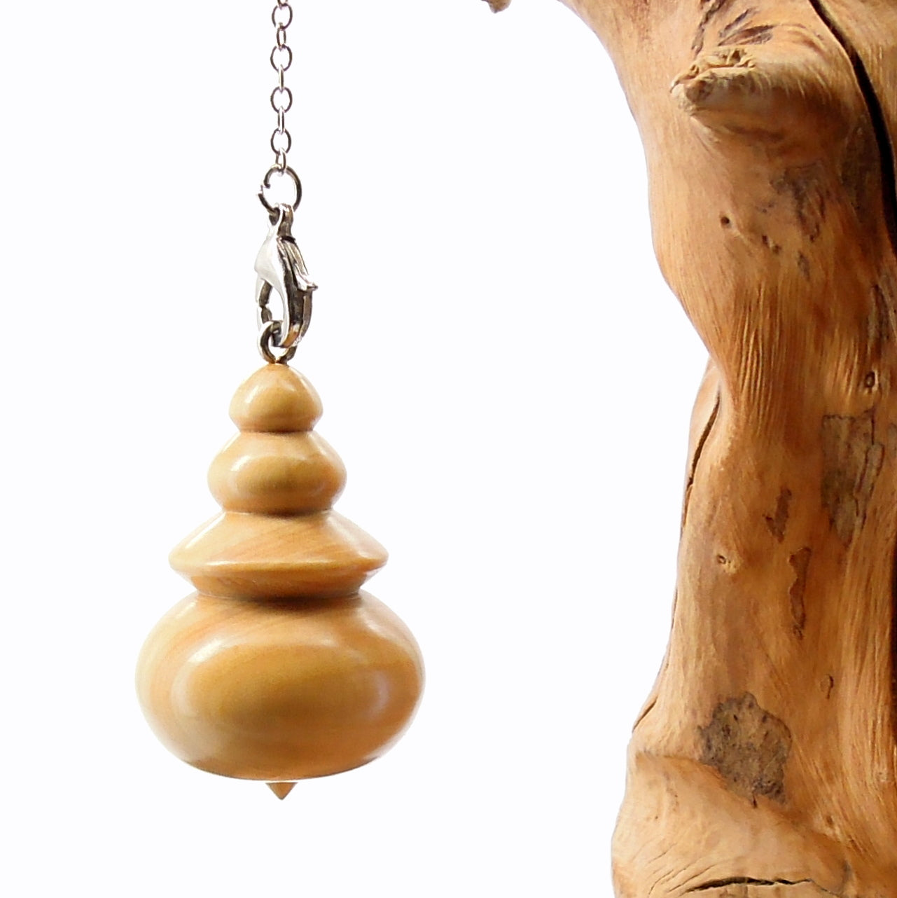 Pendule divinatoire artisanal tourné en buis