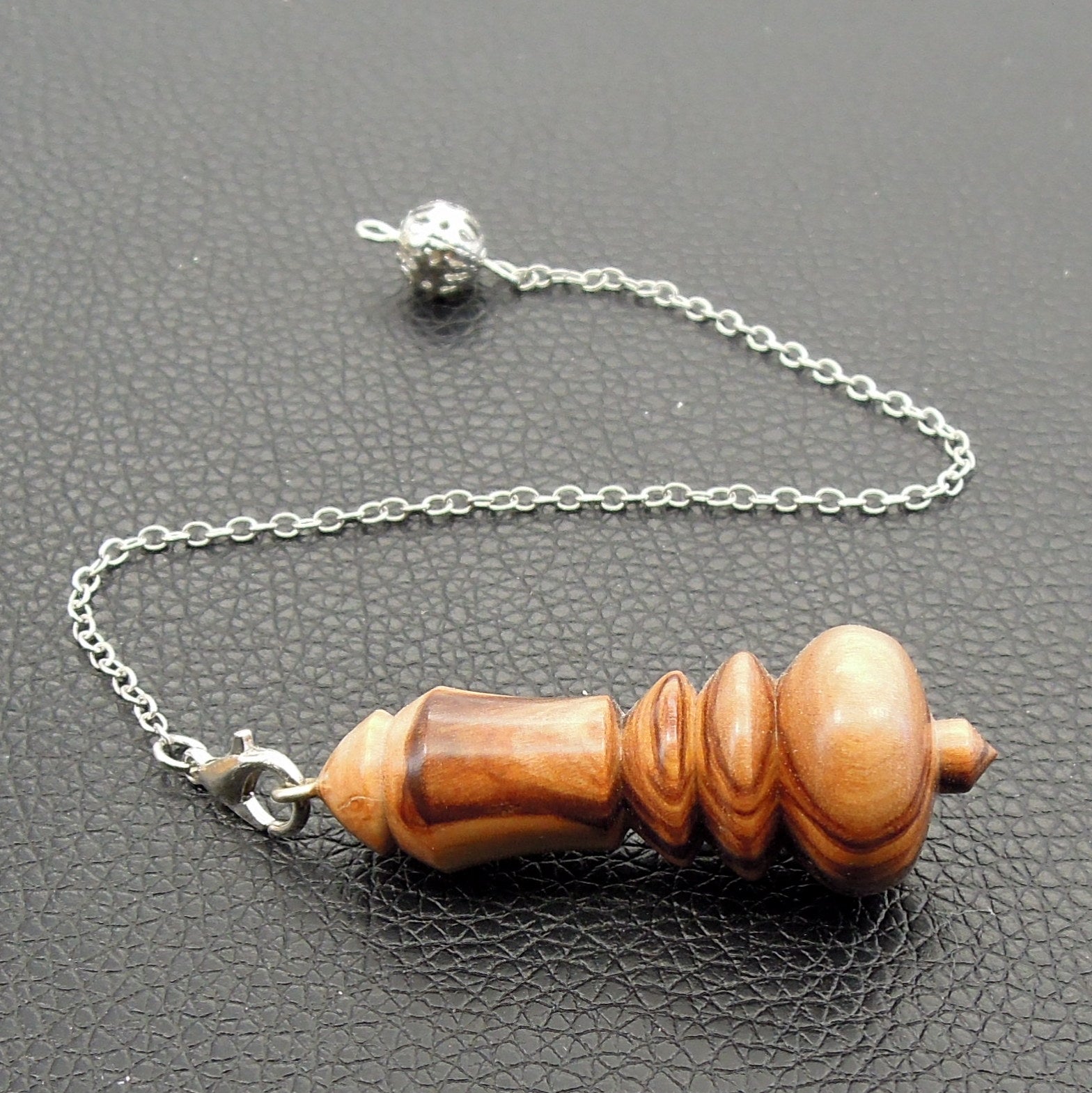 Pendule artisanal en olivier