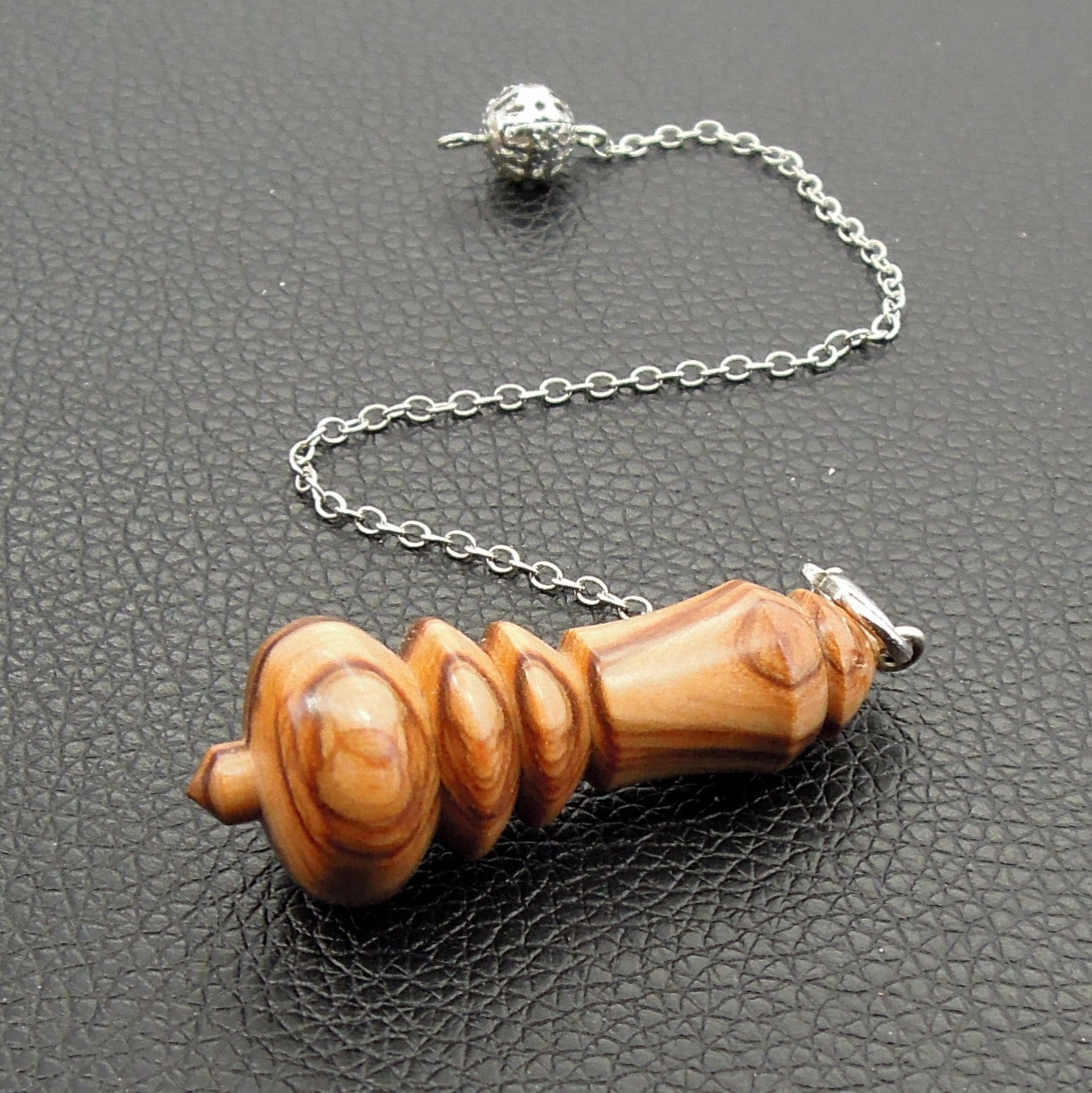 Pendule artisanal en olivier