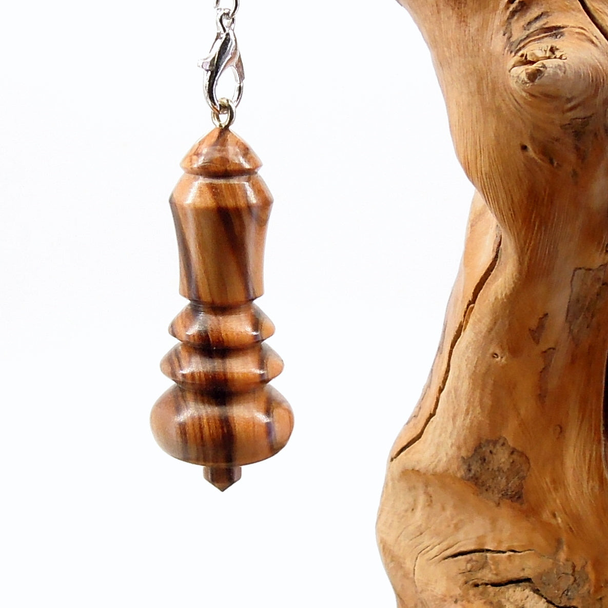 Pendule artisanal en olivier