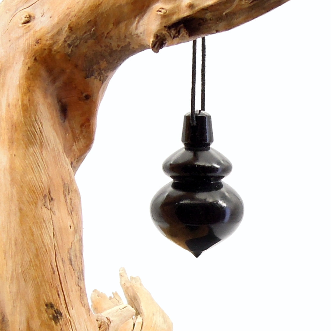 Pendule artisanal de radiesthésie en ébène avec oeilleton..