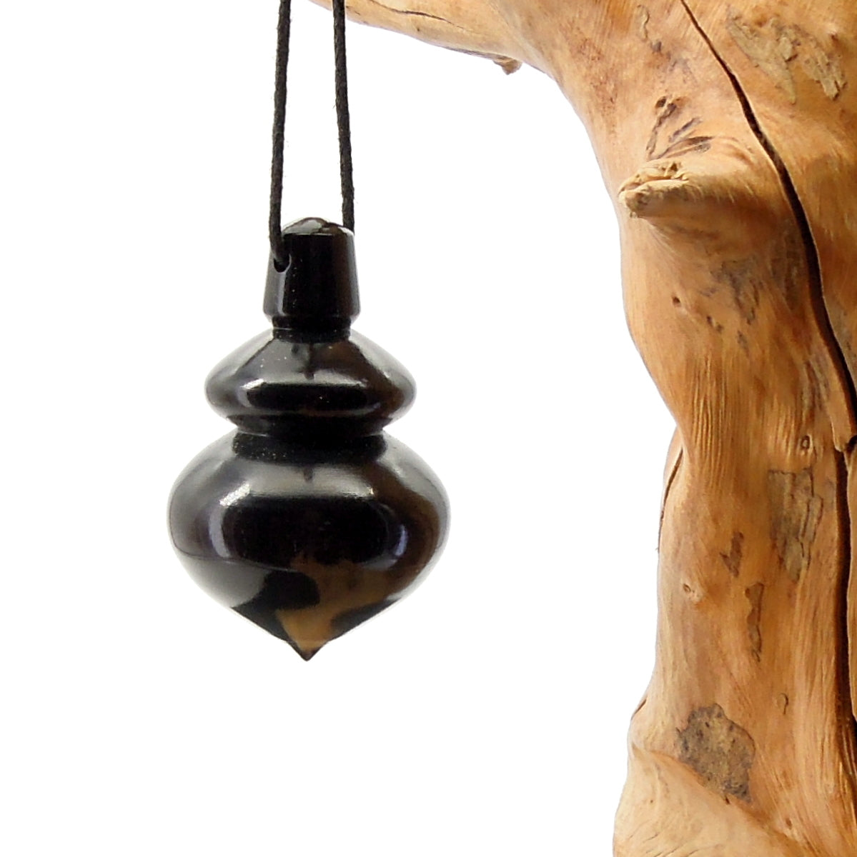 Pendule artisanal de radiesthésie en ébène avec oeilleton..